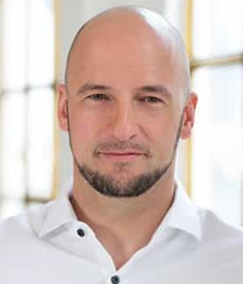 thomas-kuehnlenz-kontakt Headhunter aus Hamburg für Tech, Sales, Finance, SaaS Positionen, Tom Kühnlenz.